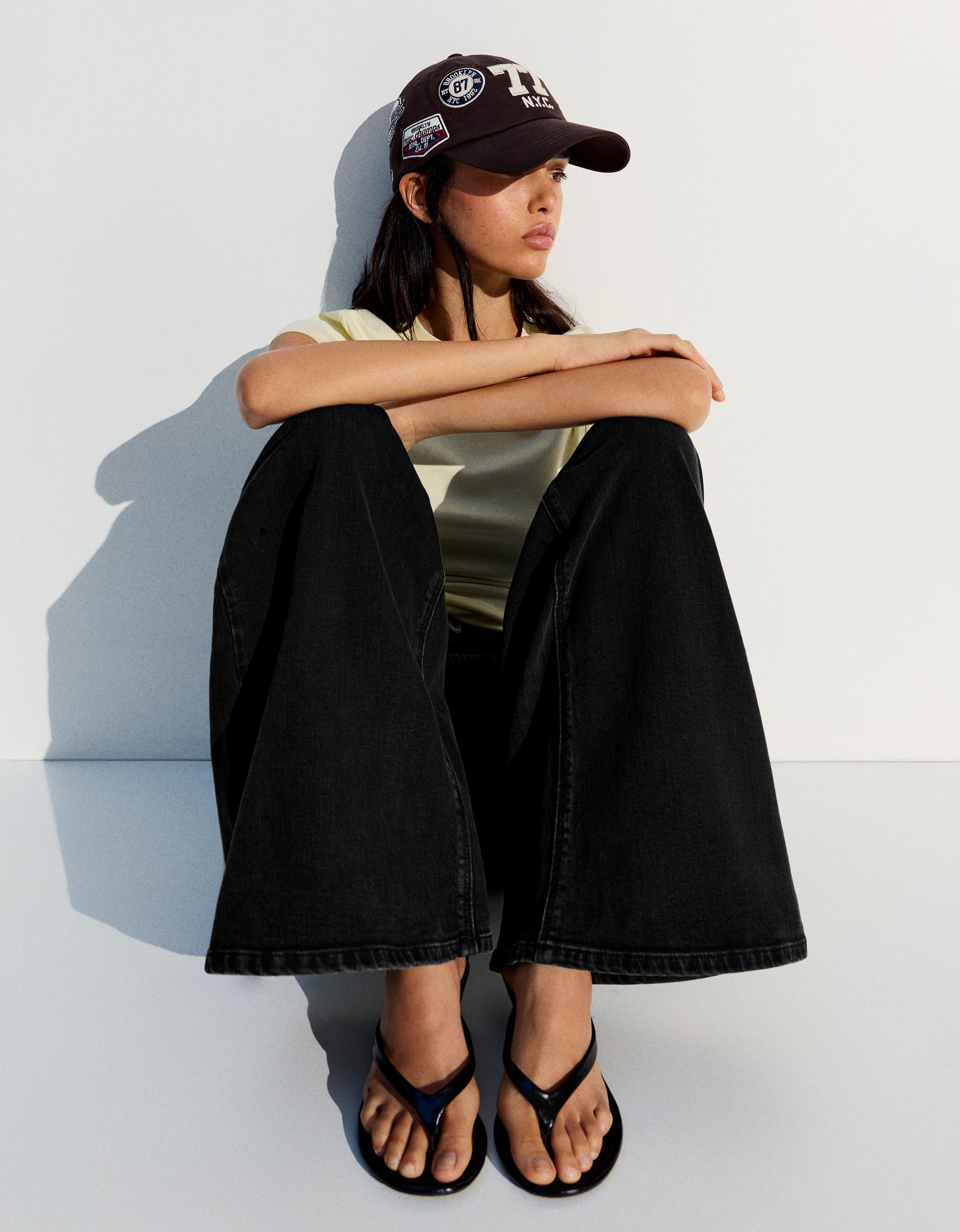 High-waist wide-leg jeans — Black