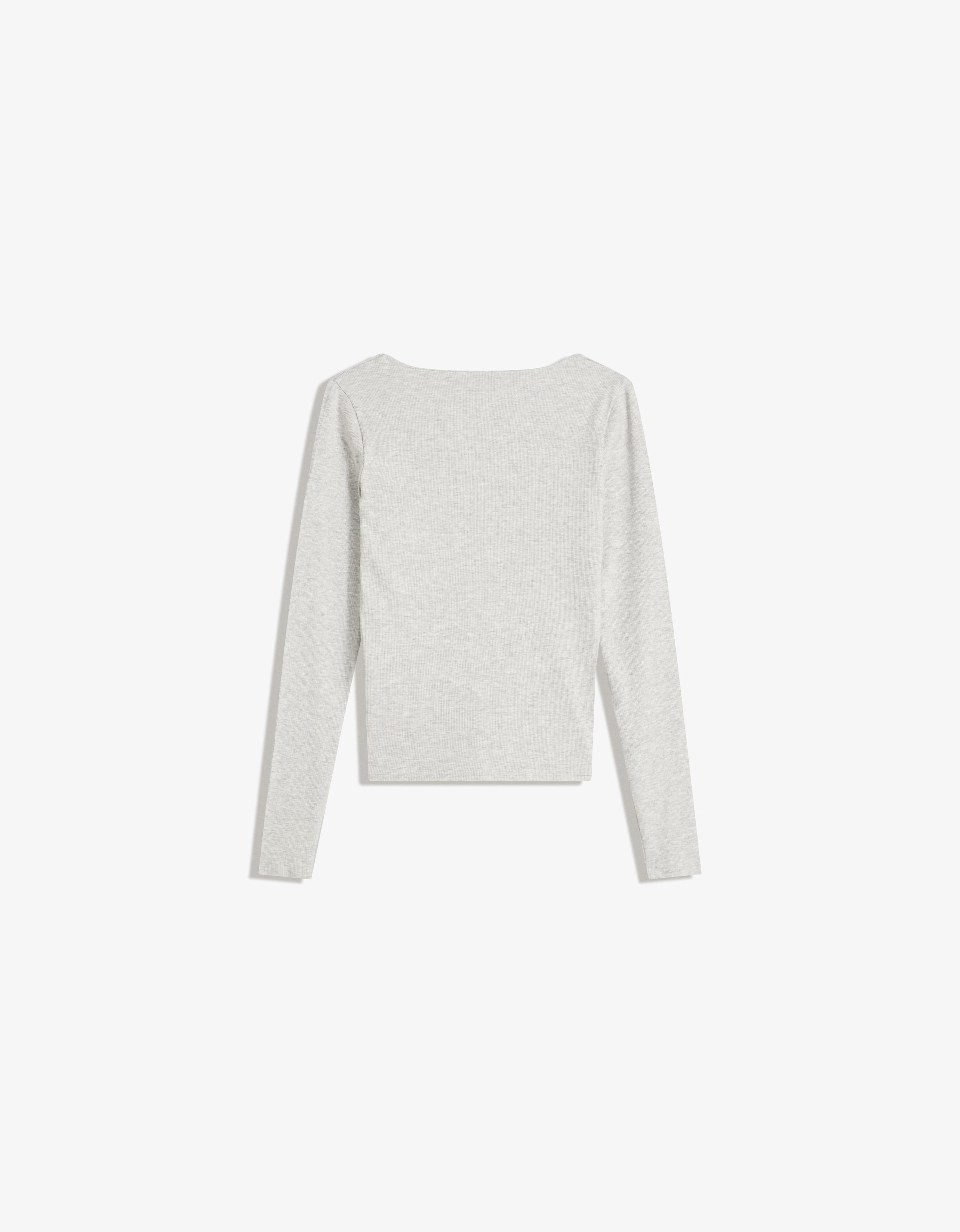 Long sleeve V-neck T-shirt