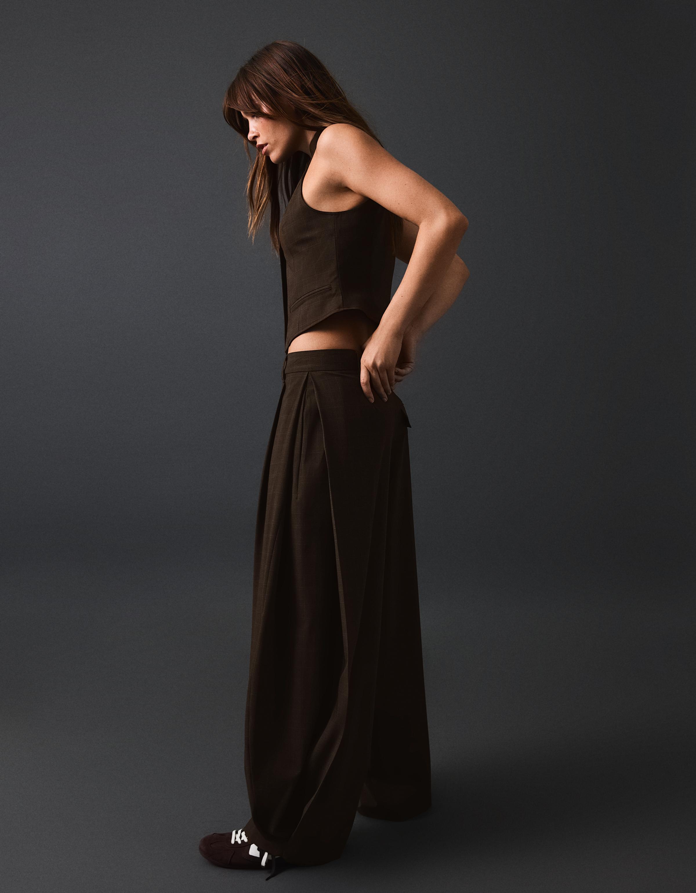 Side-pleat trousers — Brown