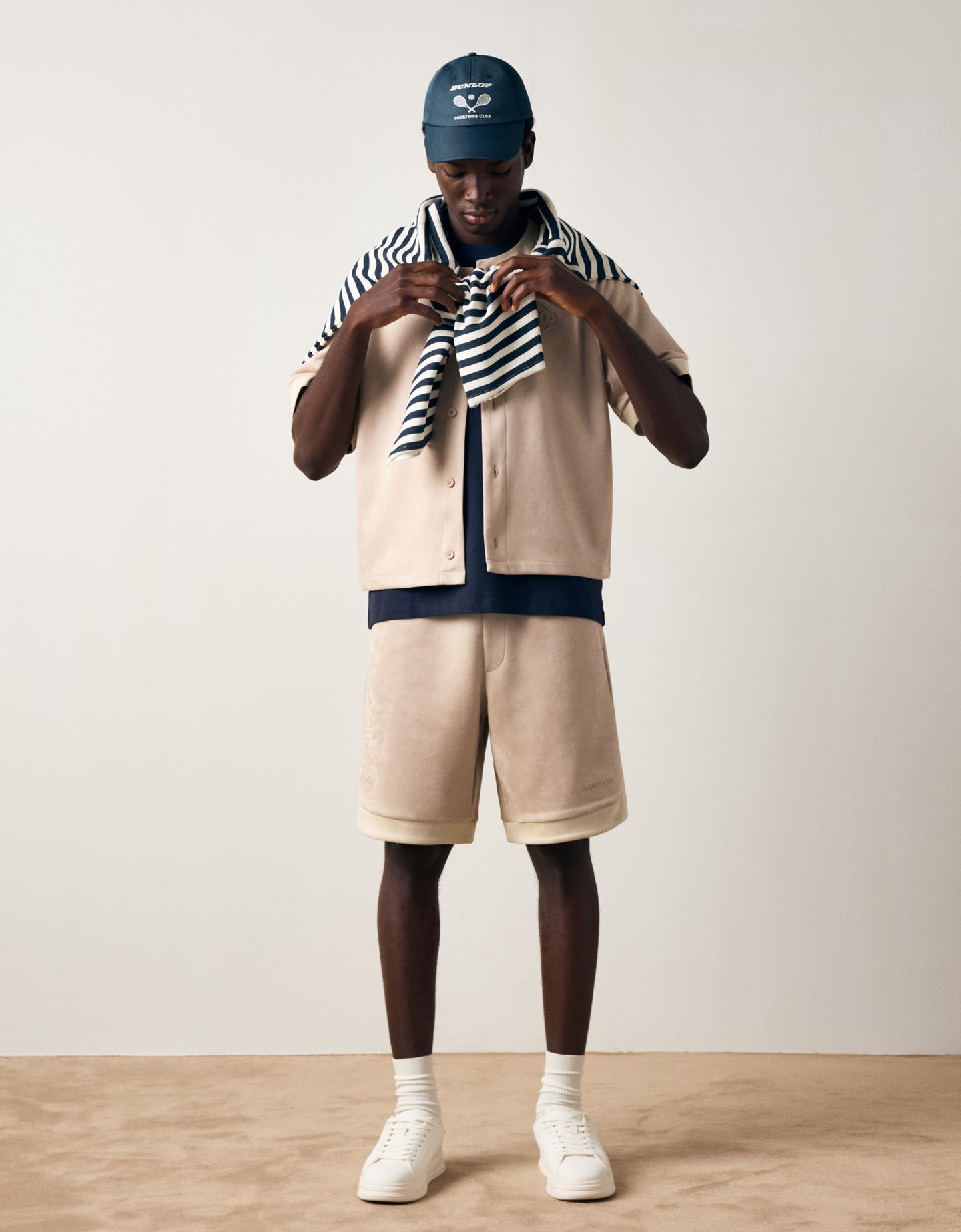Bershka bermudy skater ze sztucznego zamszu dunlop piaskowy