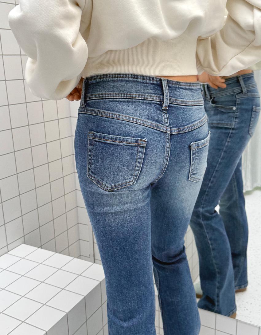 Bootcut-Jeans mit tiefer Bund-Ausgewaschenes Blau
