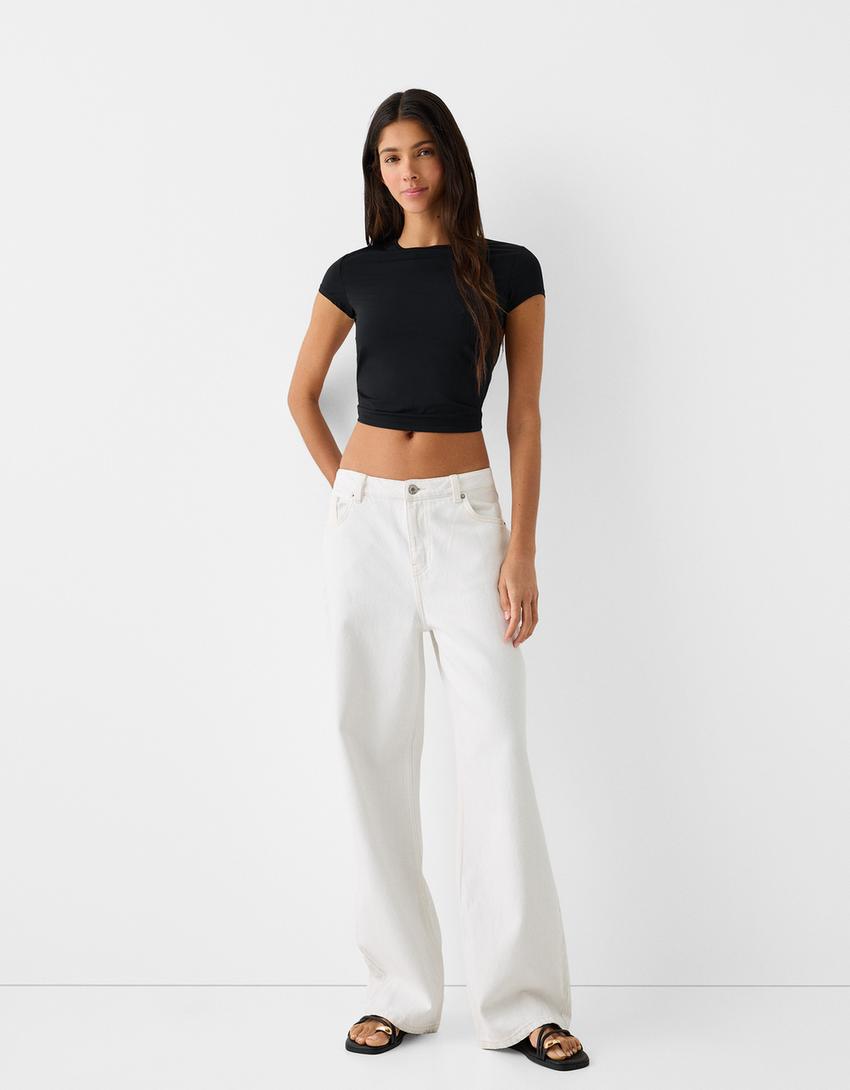 تيشرت بأكمام قصيرة وفتحة خلفية-أسود-3