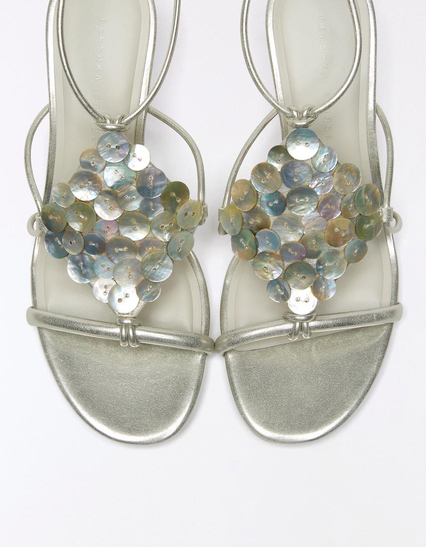 SANDALES À TALONS AVEC APPLIQUES-Écru