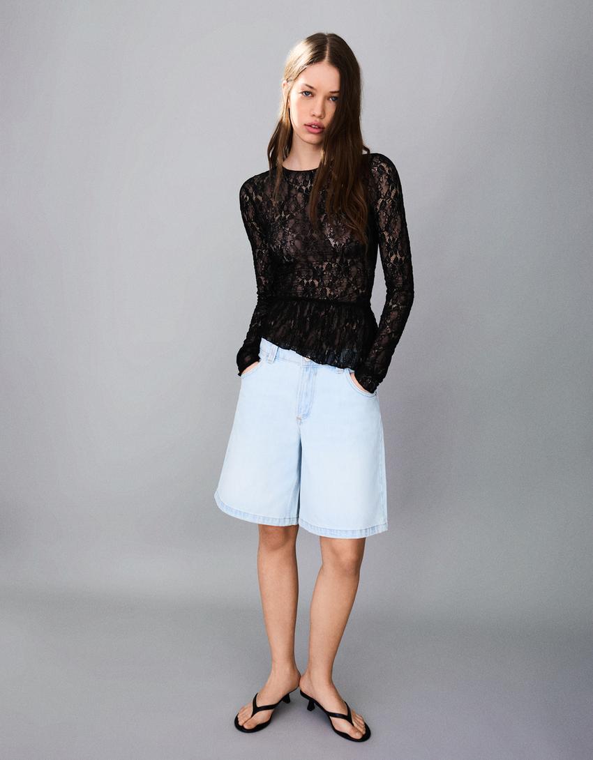 Camiseta manga comprida com renda e babado-Preto