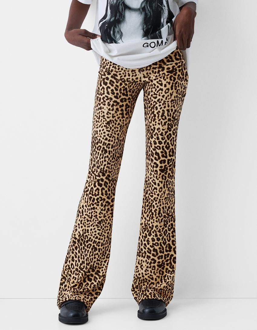Calças flare com estampado animal print-Marrom-1