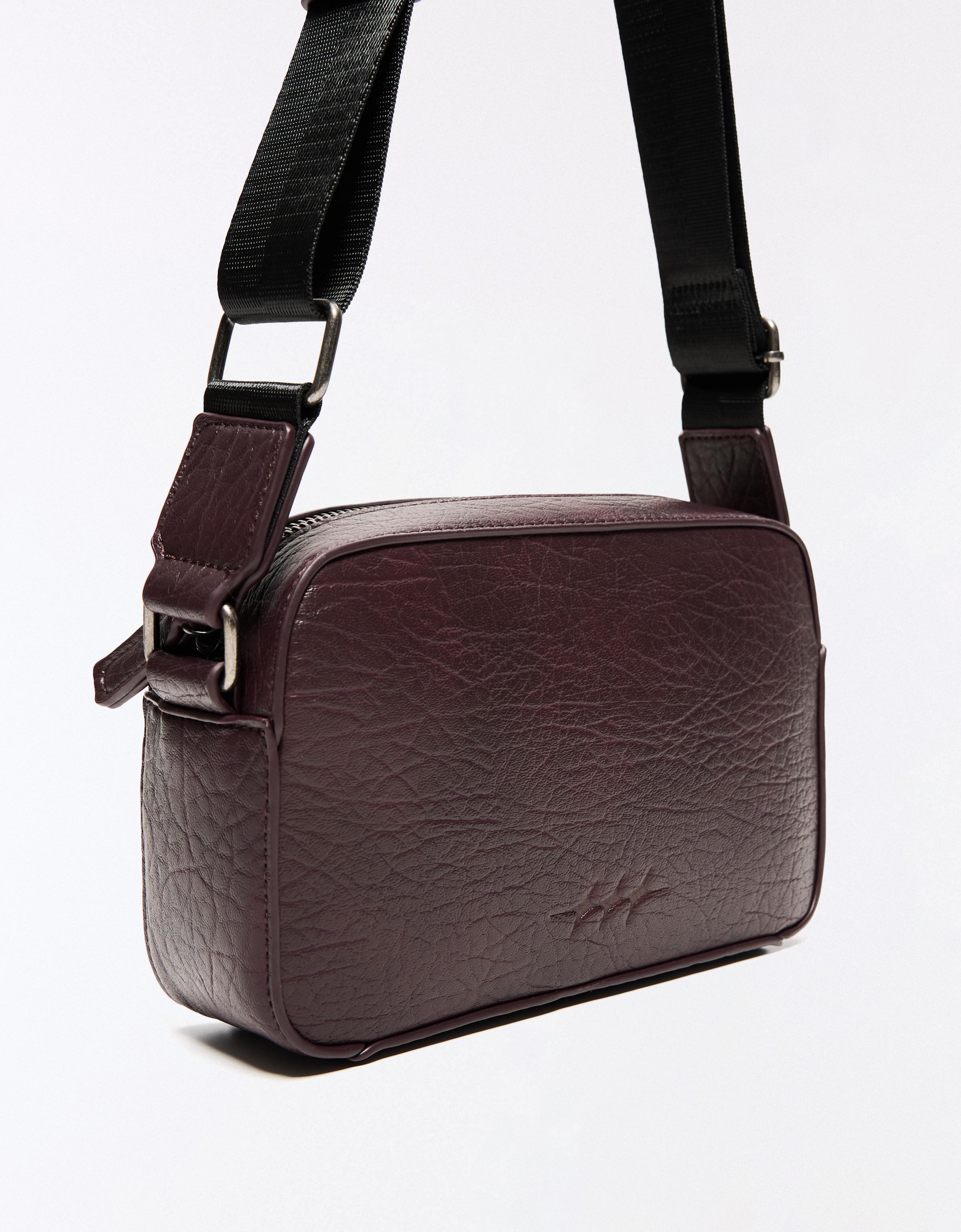 Embossed star crossbody bag — Maroon