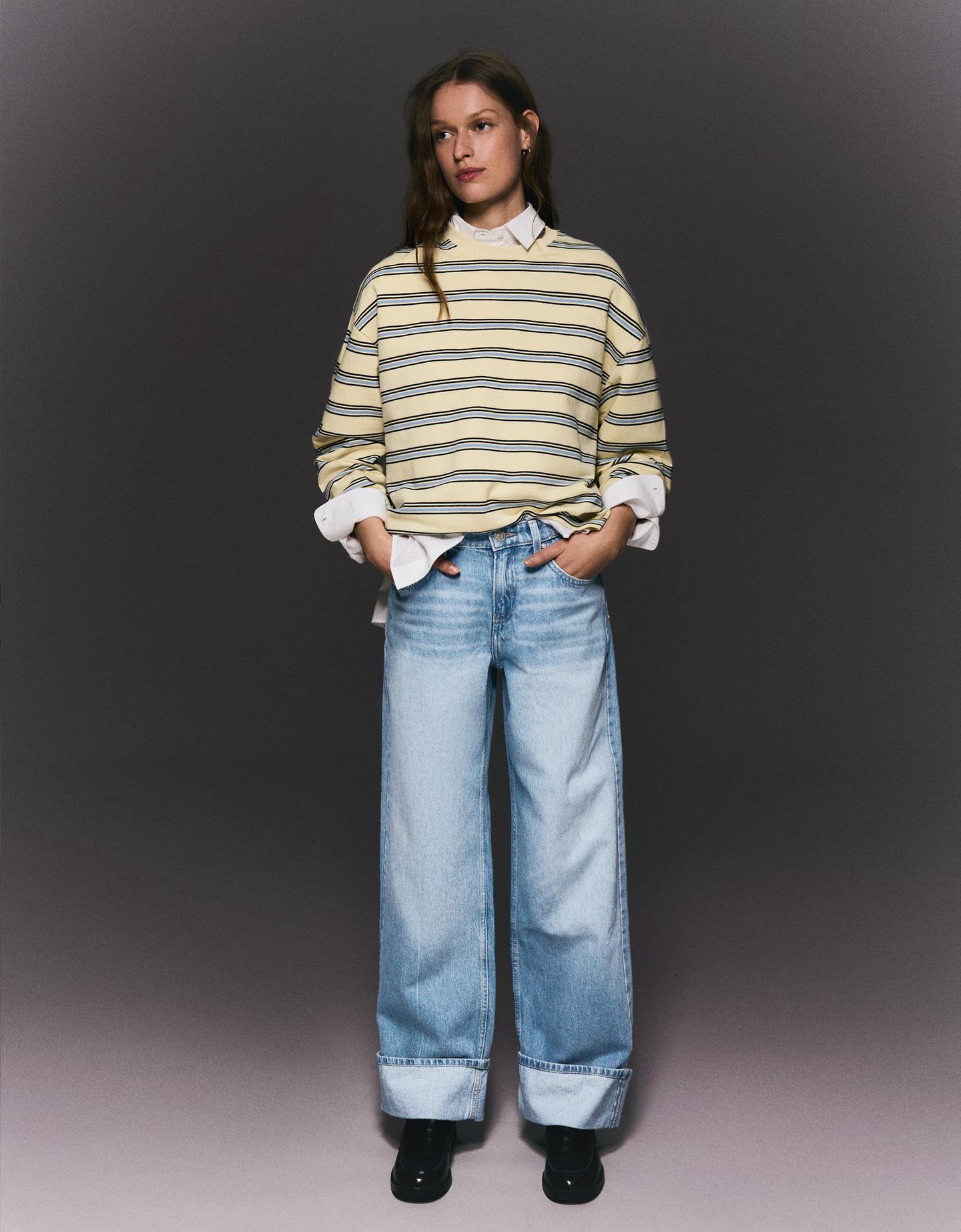 Bershka jeansy o kroju straight wide leg z wysokim stanem i podwinięciem jasnoniebieski