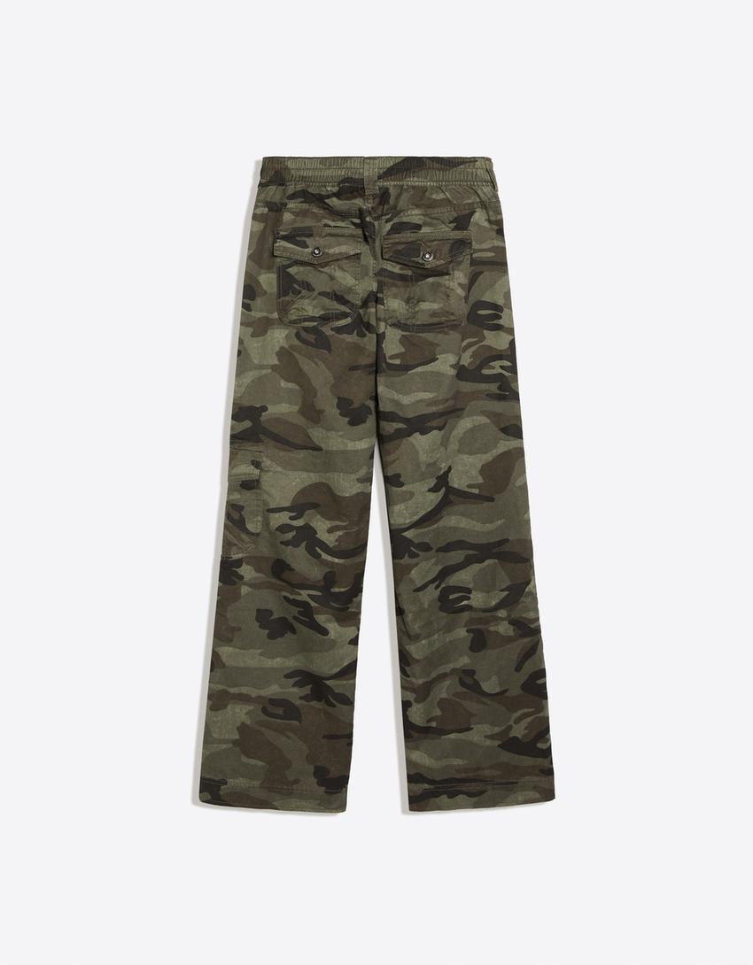 Pantaloni straight fit cargo stampati-Kaki