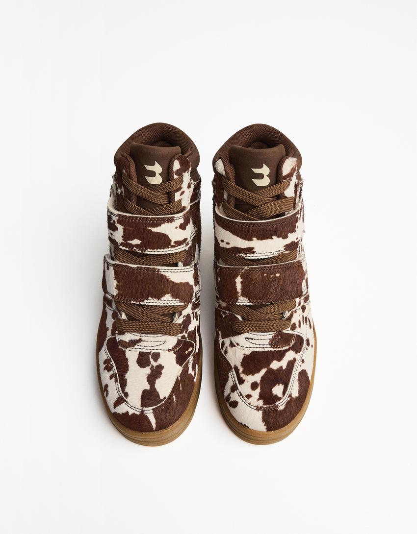 Ténis estilo botim EM PELE com cunha interior animal print-Combinado