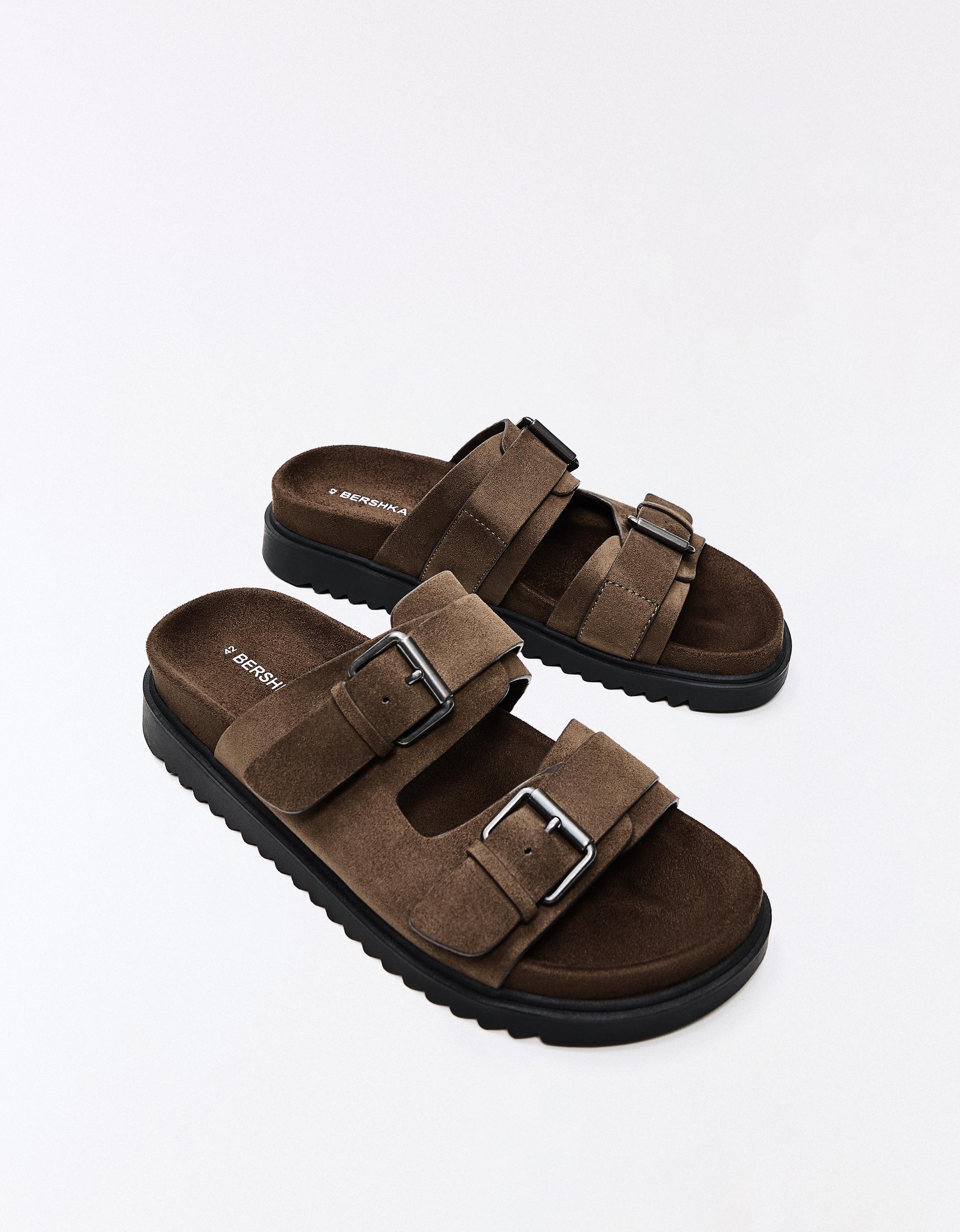 BUCKLED SANDALS — BROWN