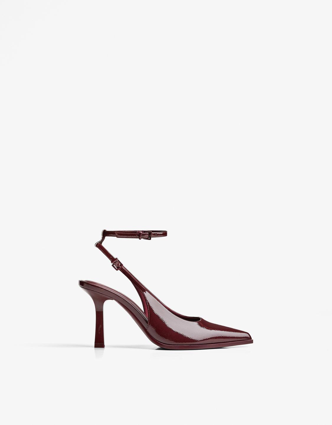 Heeled slingback strap shoes