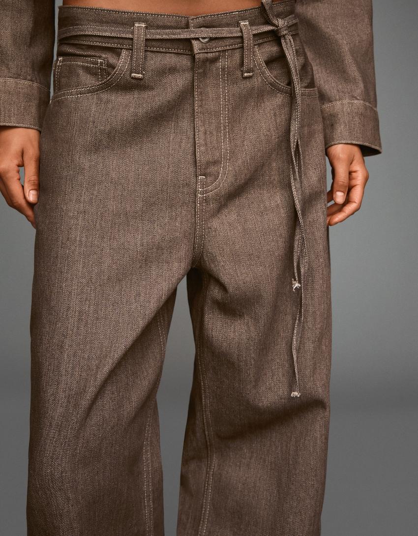 Baggy Jeans mit Gürtel-Braun