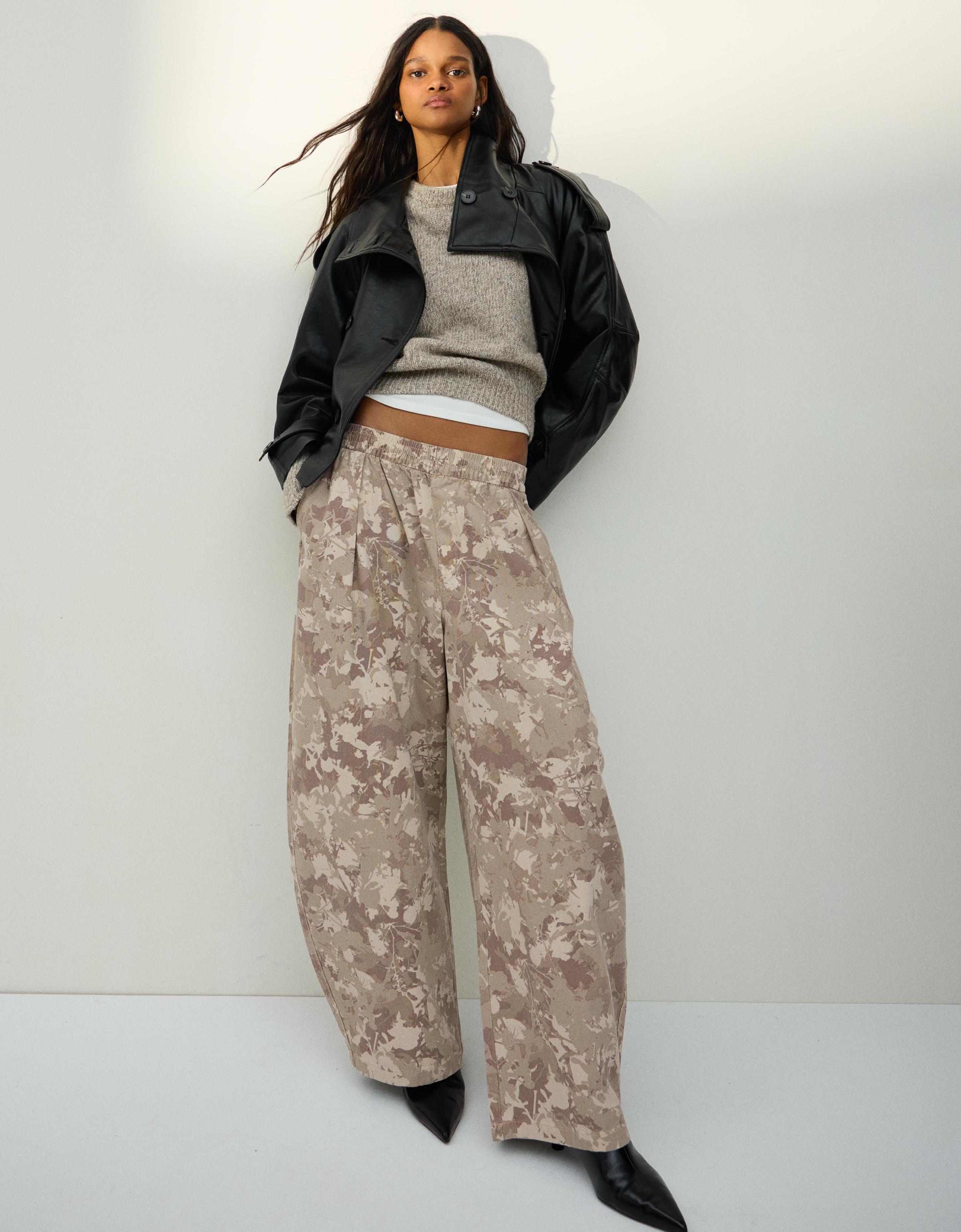 Bershka Hose Mit Puffärmel-Print Damen L Sandfarbe