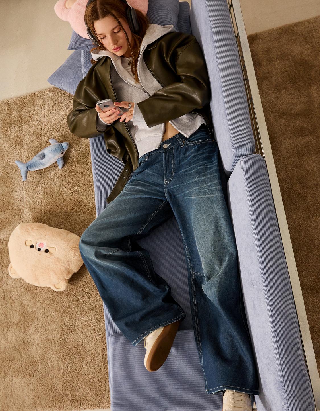 Low-waist slouchy jeans
