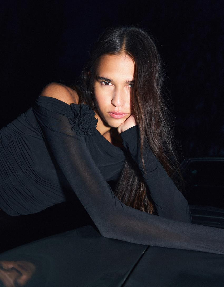 Top manga comprida flor-Preto