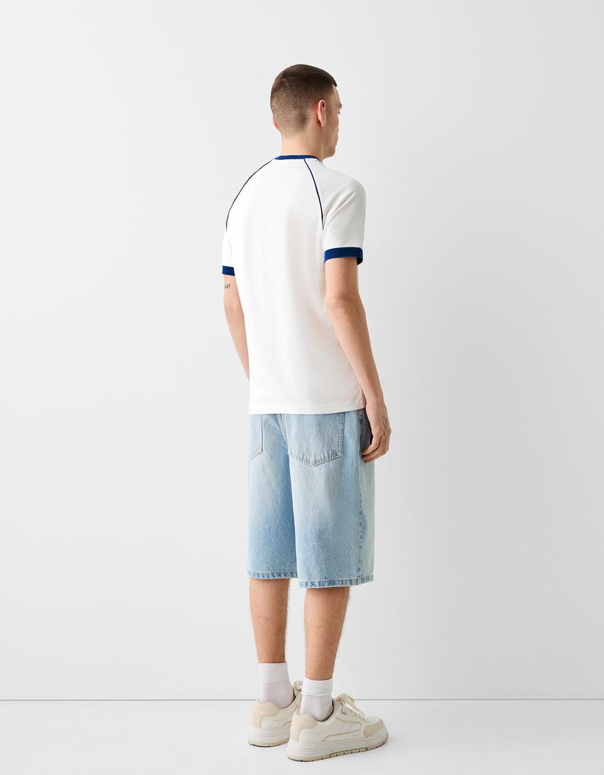 تيشرت قصير بقصة مربعة وأكمام رغلان وطبعة فورد-أبيض-1