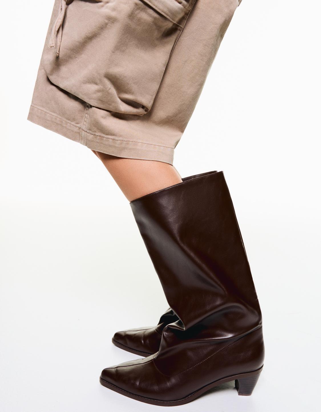 Wide-leg high-heel boots