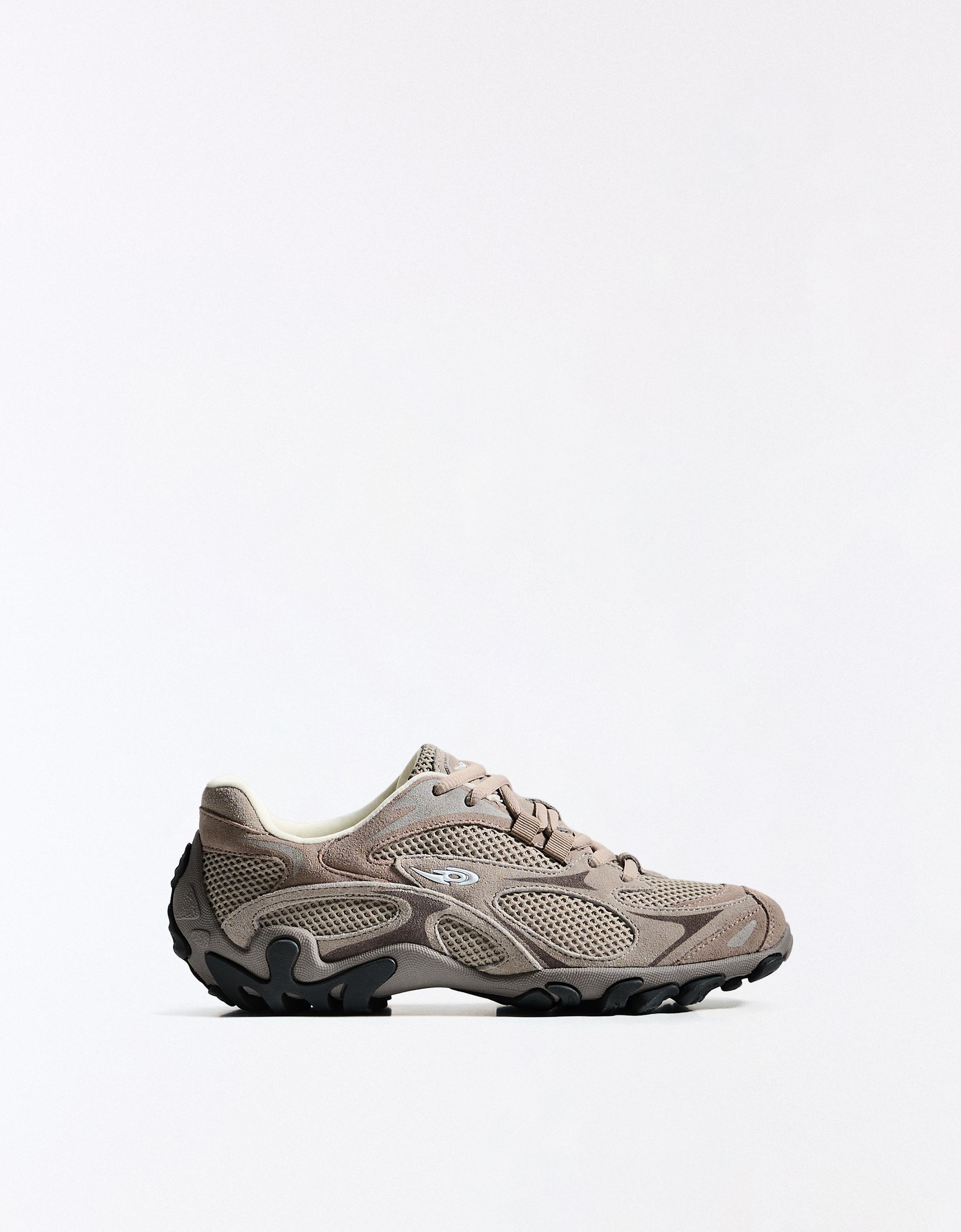 OUT OF CORE Trainers — SAND