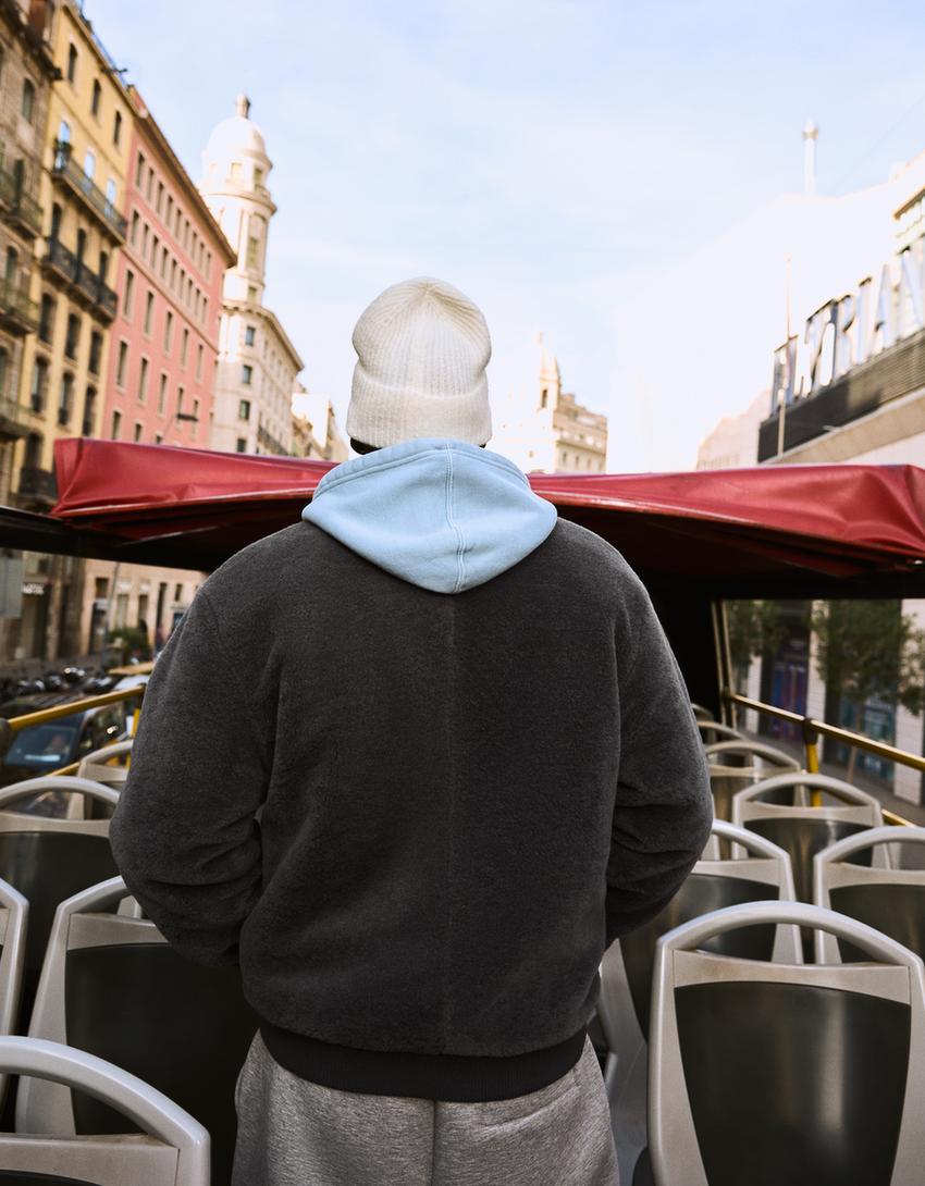 Jaqueta com efeito de pelo encaracolado gráfico-Cinza