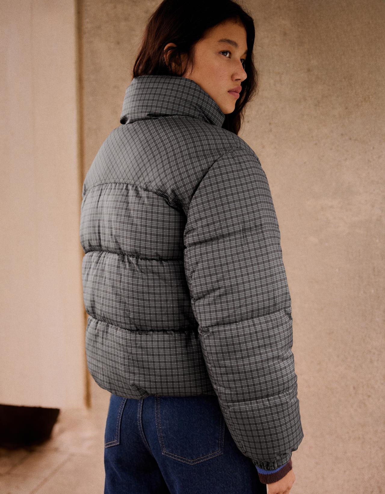 Oversize water repellent check puffer jacket. — Brown