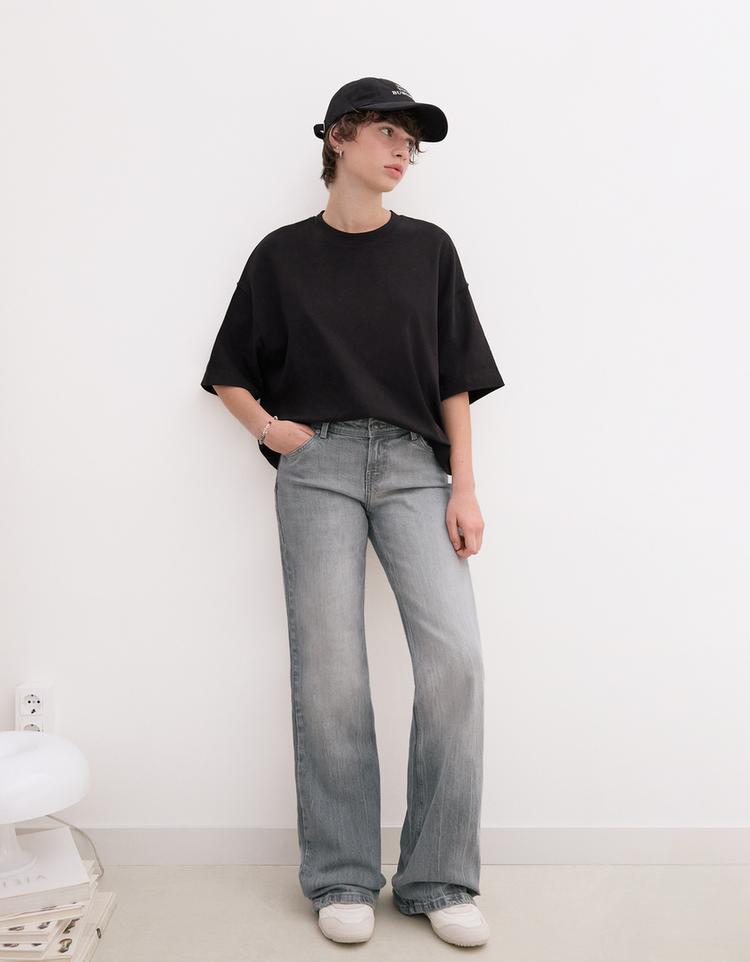 Low waist bootcut jean