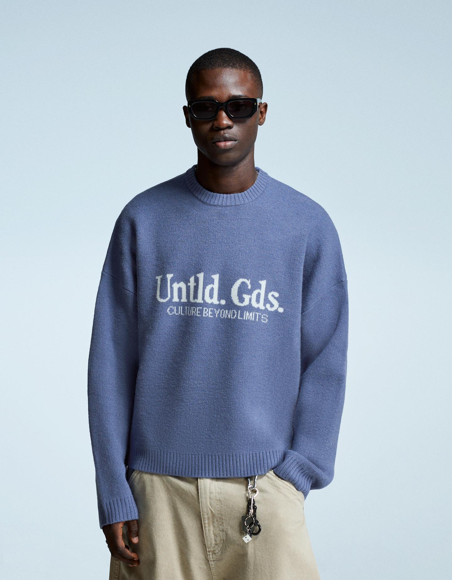 Bershka sweter z żakardowym nadrukiem niebieski