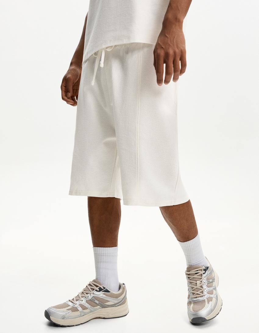 Textured Bermuda shorts-Off white