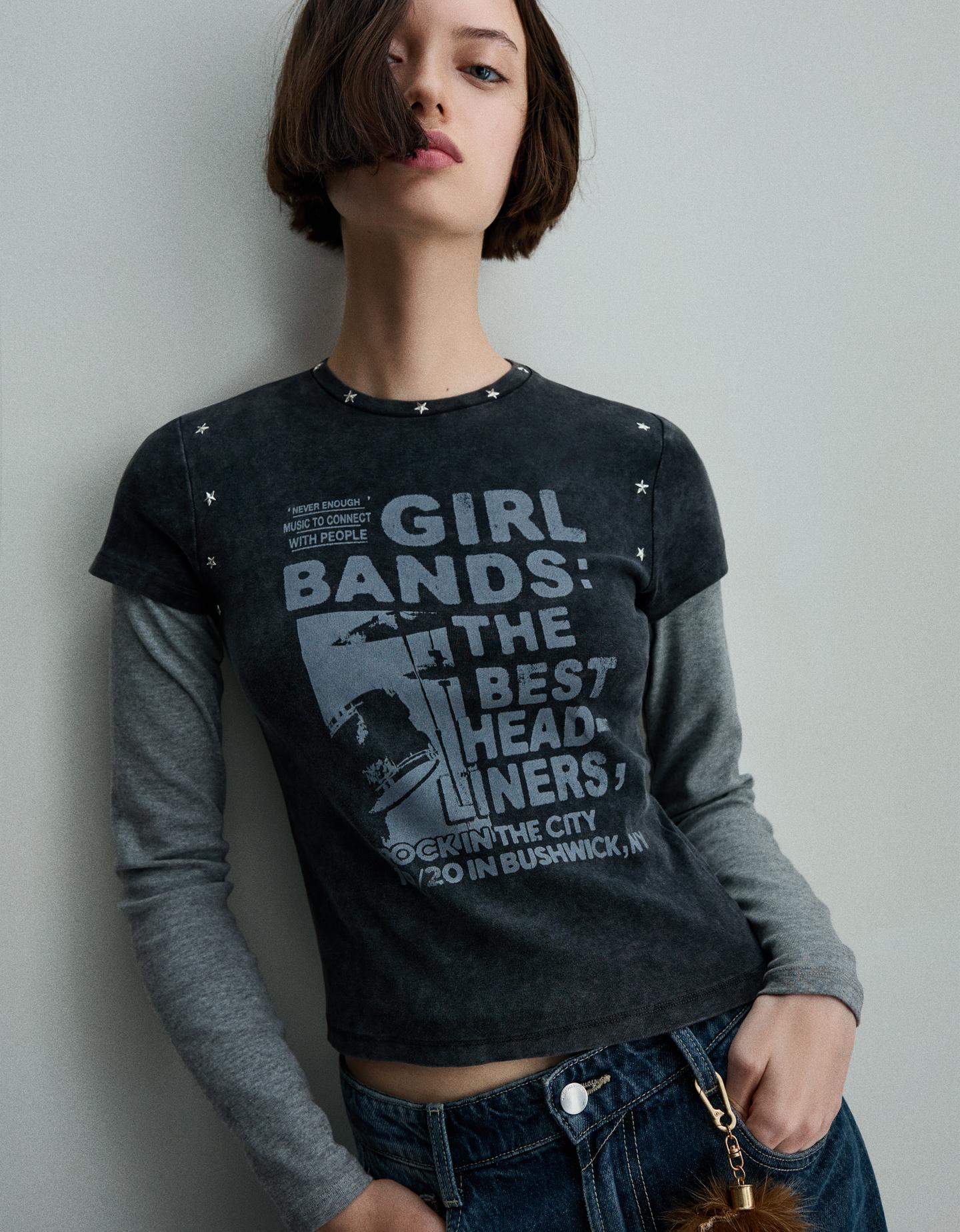 Bershka koszulka z krótkim rękawem, ćwiekami i nadrukiem ciemnoszary