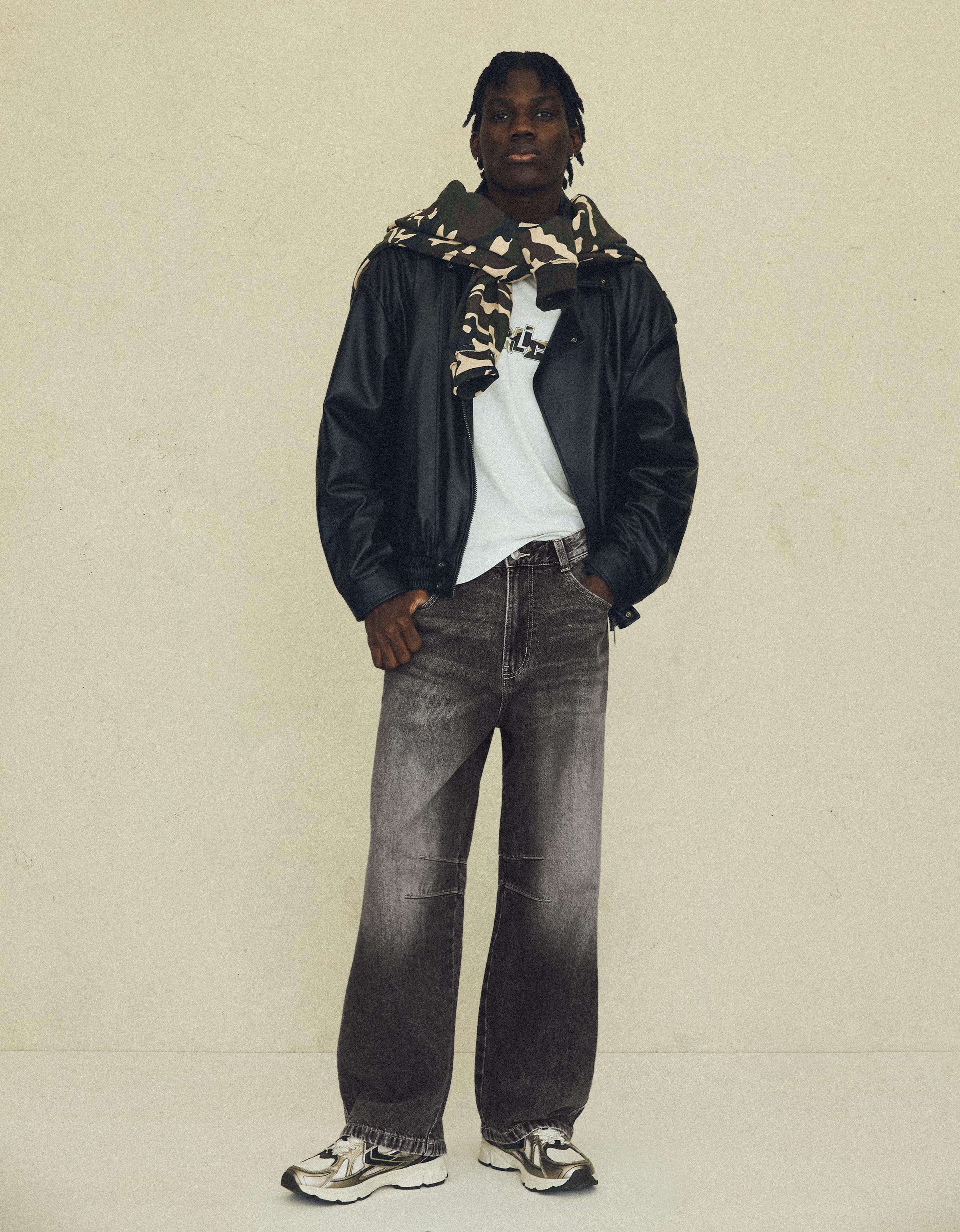 Jeans with back embroidery — Grey