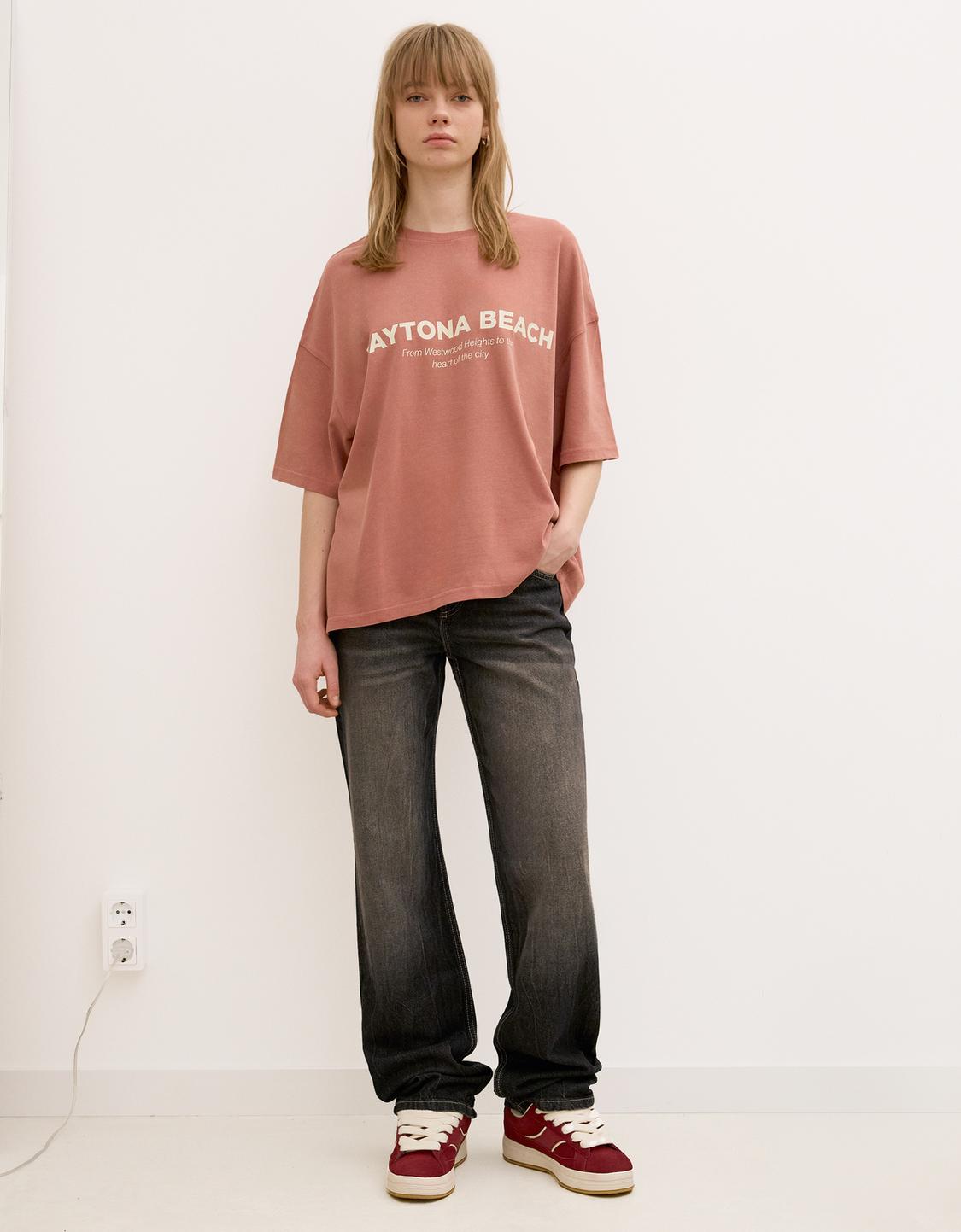 Low-waist straight fit jeans