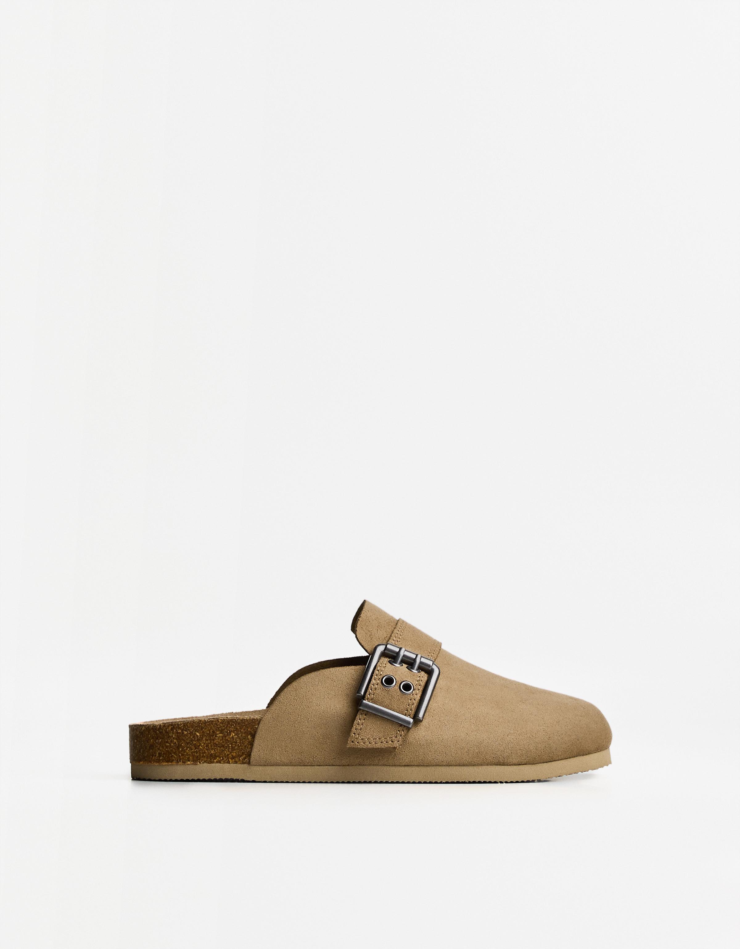 Bershka Pantoffeln Mit Dekorativer Schnalle Damen 41 Sandfarbe