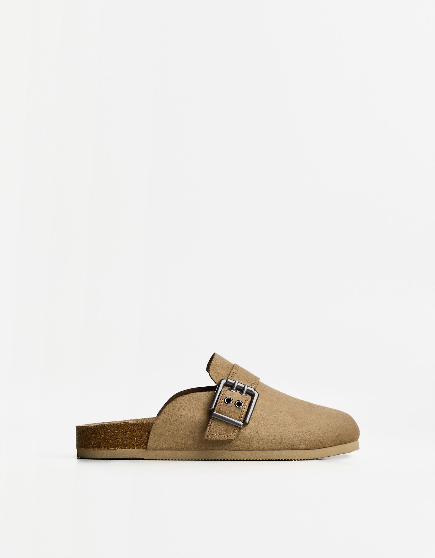 Bershka klapki ze sprzączką piaskowy