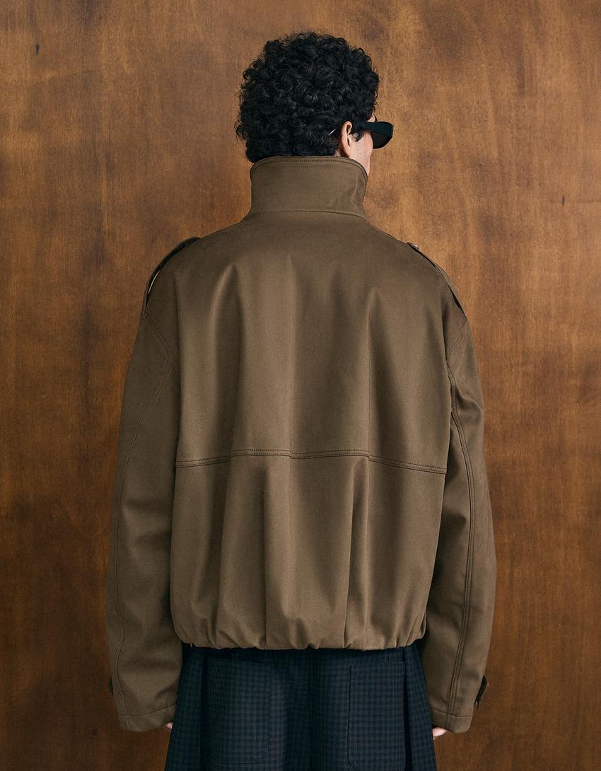 Cazadora trench corta - Hombre | Bershka