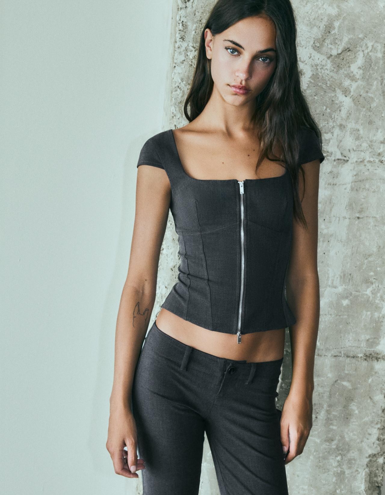 Short sleeve zip-up top — Grey