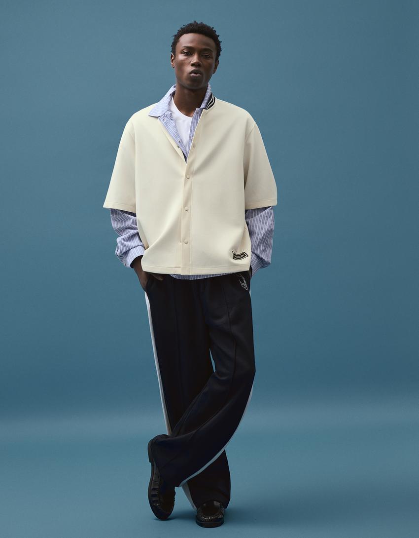 Kemeja lengan pendek boxy fit bergambar-Krem