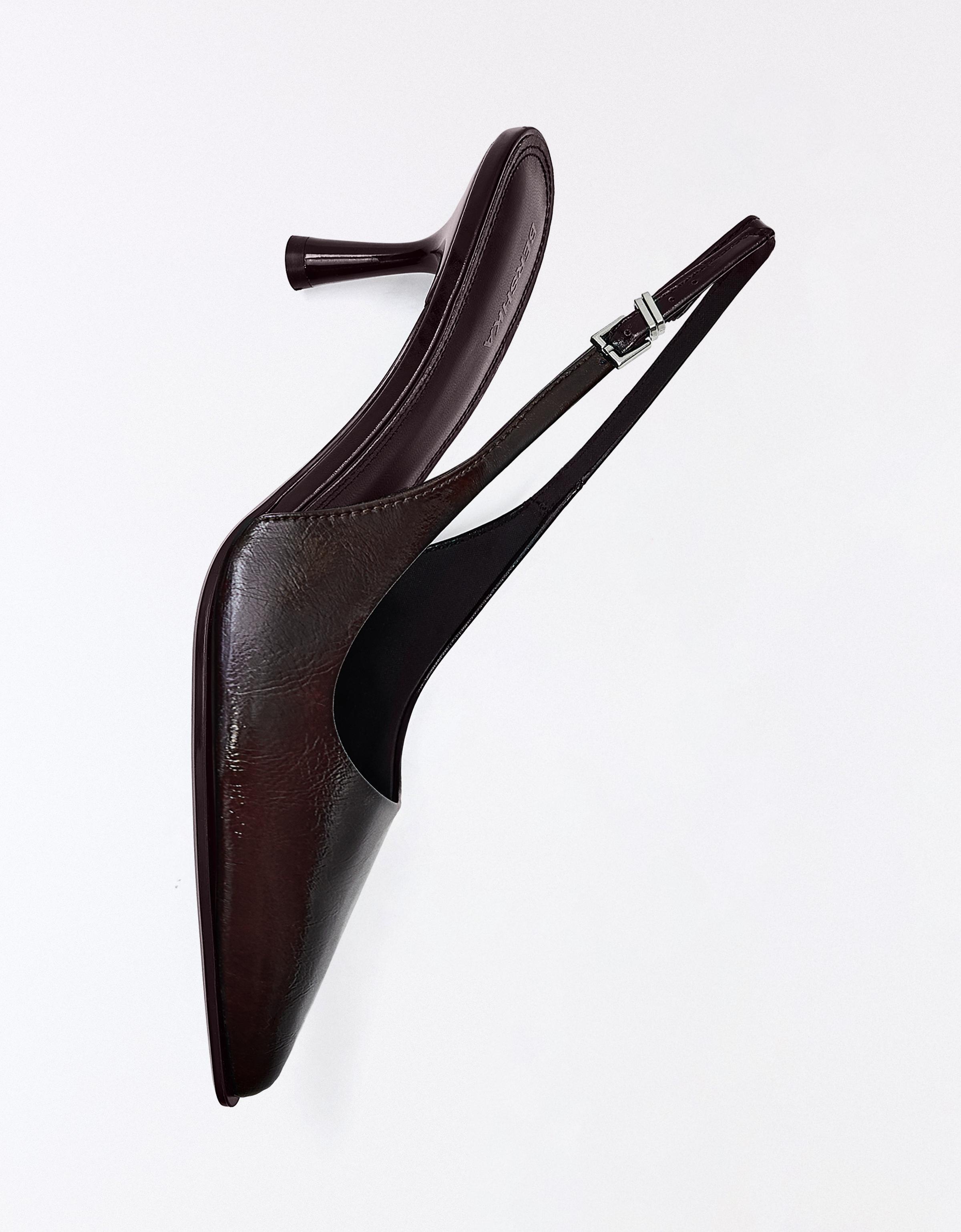 HEELED SHOES WITH BUCKLE DETAIL — Brown