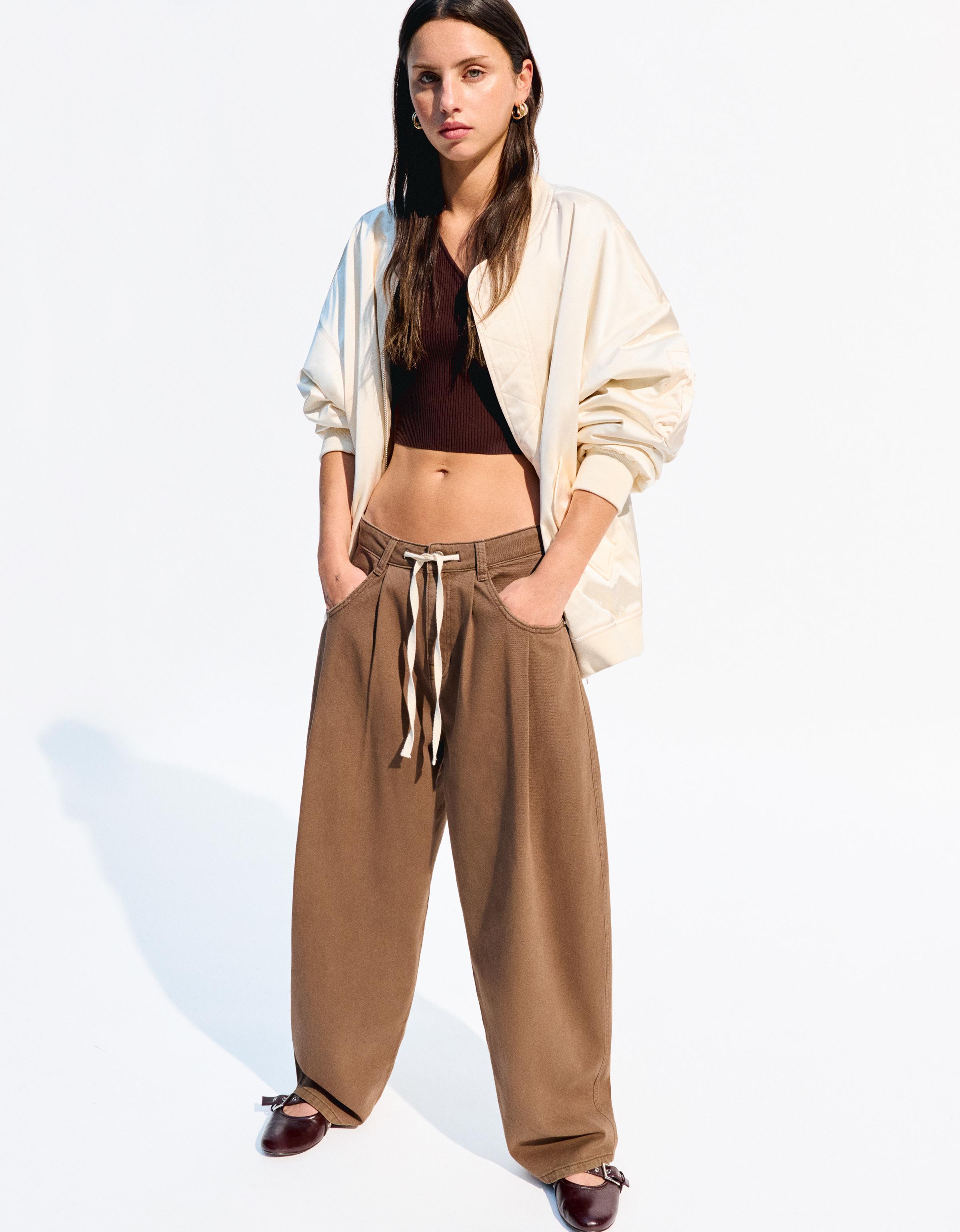 Bershka Fließende Hose Mit Bundfalten Damen 38 Braun