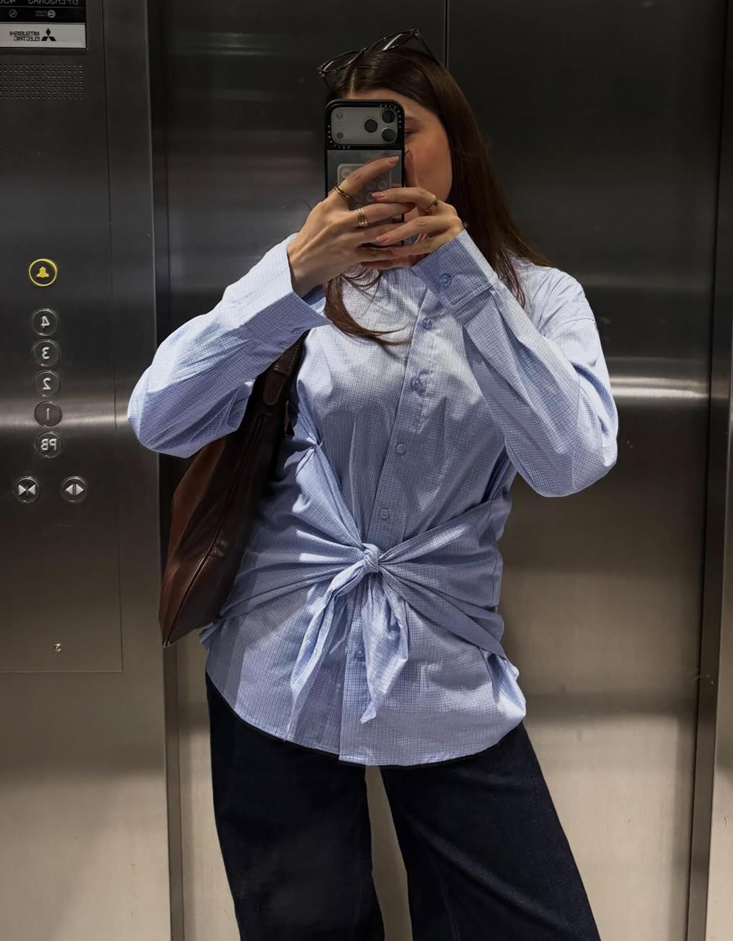 Bershka koszula oversize z popeliny z wiązaniem niebieski