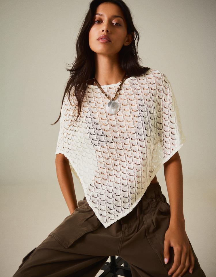 Asymmetric crochet cape — Cream