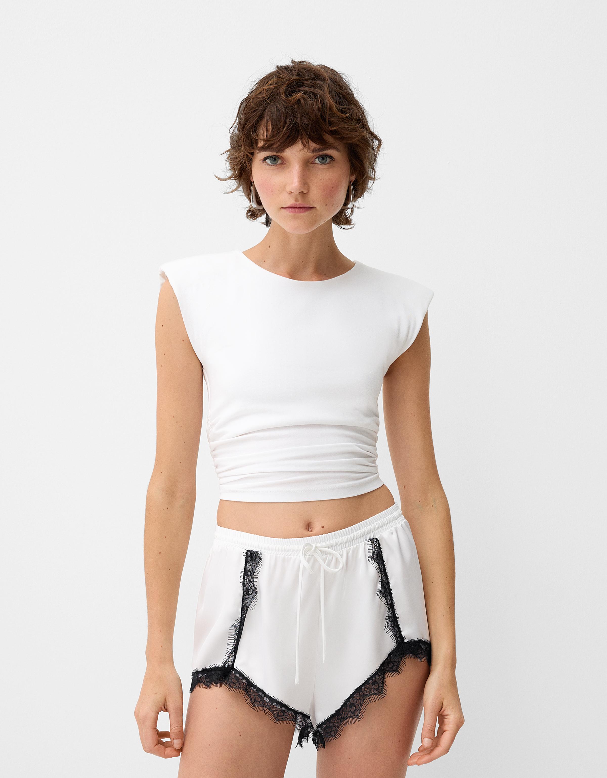 Bershka Shorts Aus Satin Mit Schmaler Spitzenkante Damen M Grbrochenes Weiss