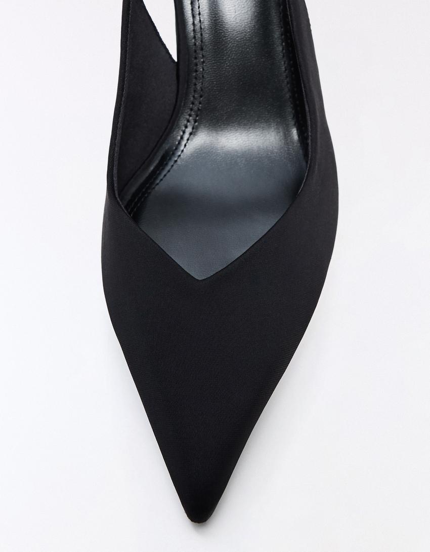 Scarpe con tacco aperte dietro-Nero