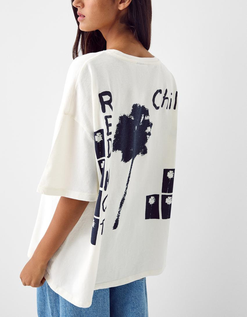 تيشرت بشعار ريد هوت تشيلي بيبرز وأكمام قصيرة-كريمي-2