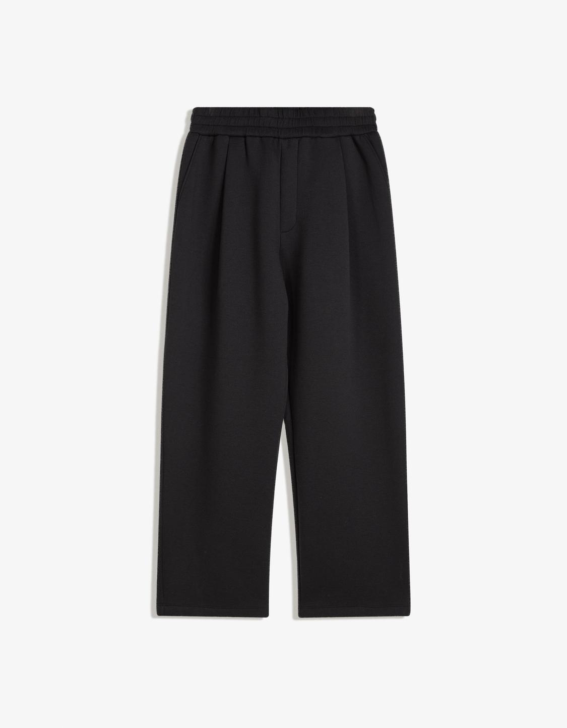 Technical trousers with darts