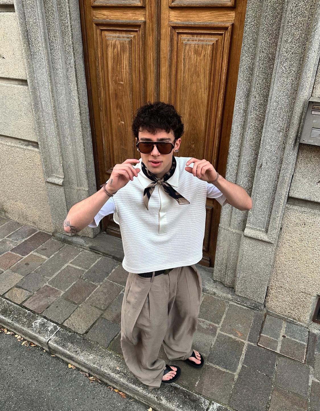 Polo collar vest