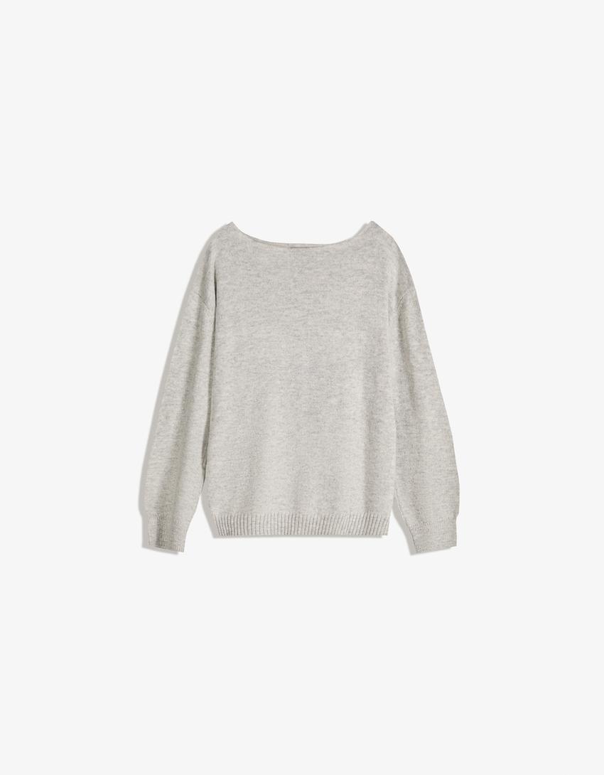 Sweter z dekoltem w łódkę z nadrukiem-Szary