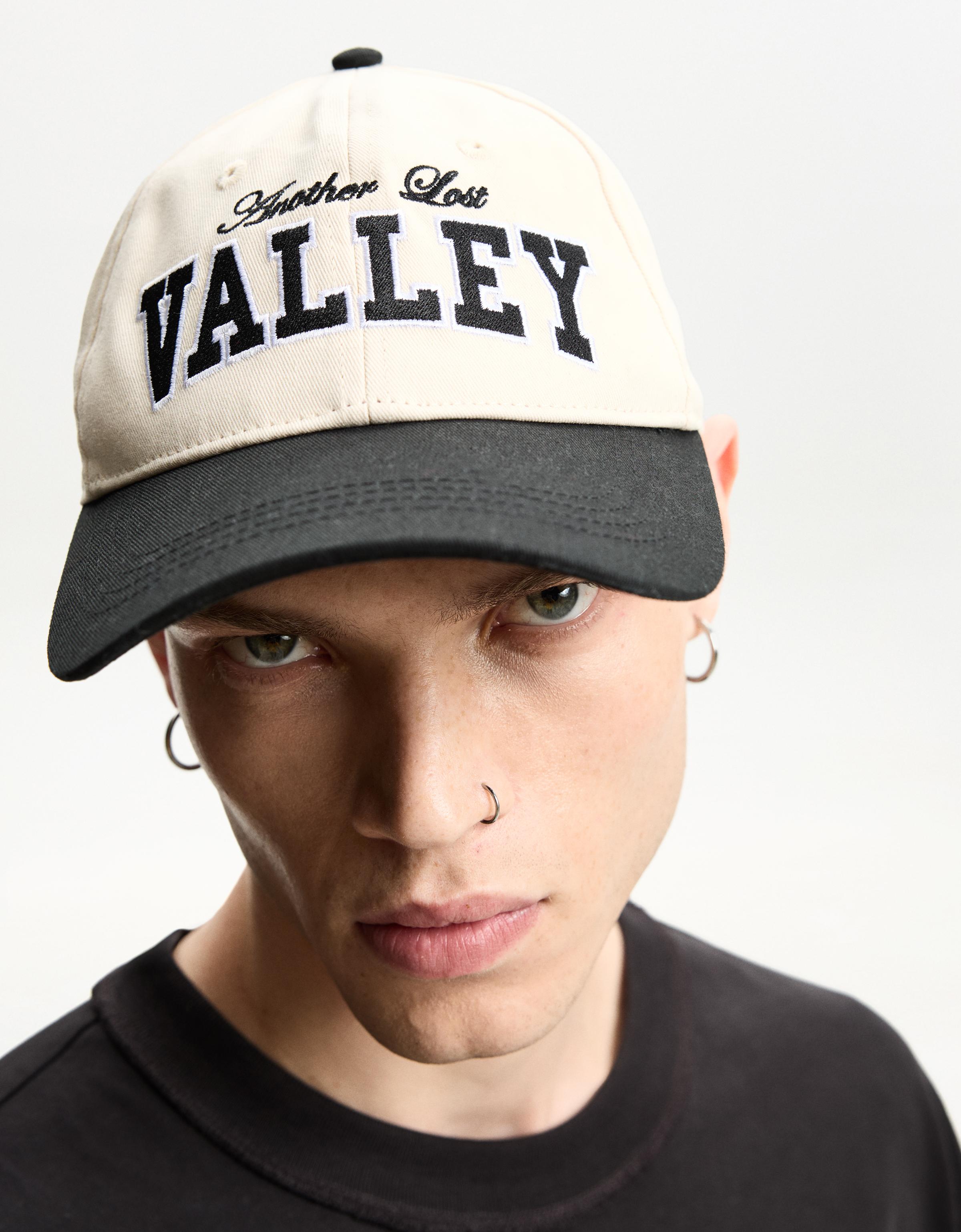 Bershka Varsity-Basecap Mit Stickerei Herren Sandfarbe