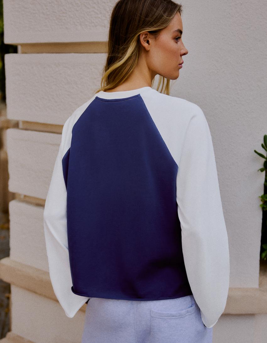 Langarmshirt mit Raglan-Ärmeln und Kontrast-Print-Marinenblau