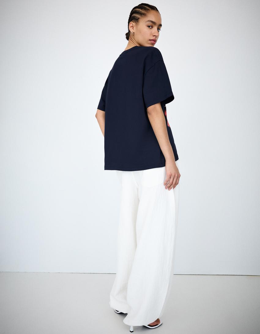 טי שירט עם הדפס ושרוול קצר-כחול נייבי