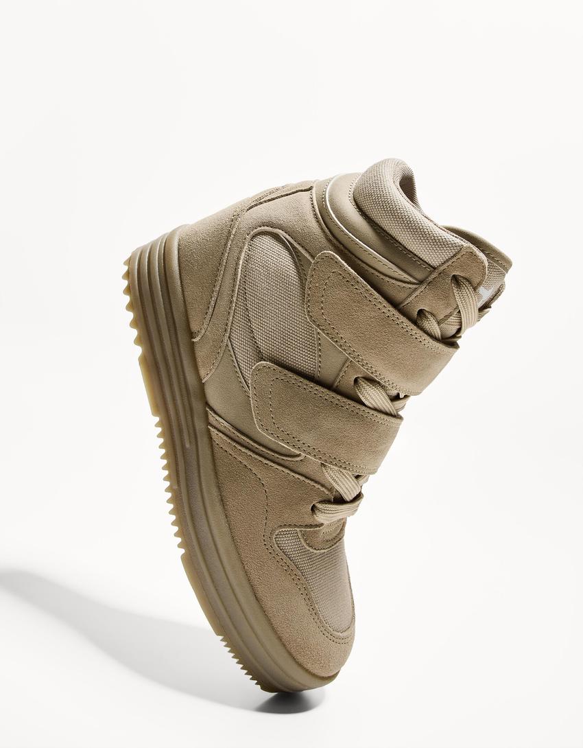 Tênis botinha com cunha interior-Taupe