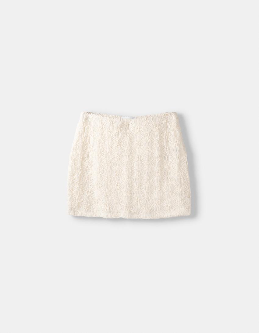 تنورة قصيرة بملمس بارز-كريمي-5